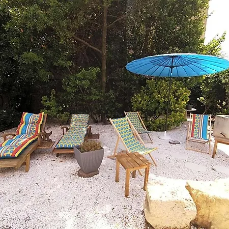 Les Du Lavoir לינה וארוחת בוקר *